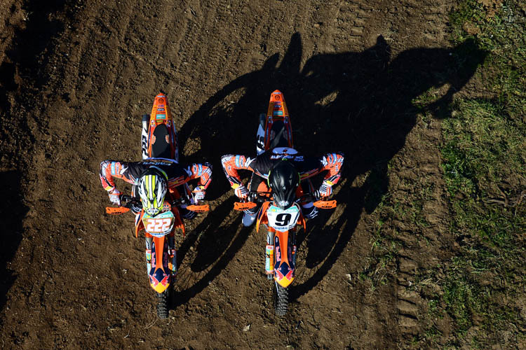 Fast so eng war es beim Zieleinlauf zwischen Cairoli (li.) und De Dycker