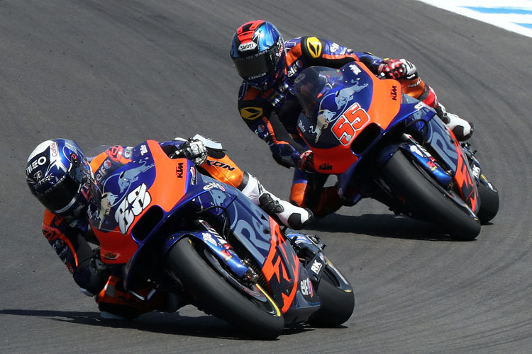 Die Red Bull KTM Tech3-Piloten Miguel Oliveira (88) und Hafizh Syahrin (55)