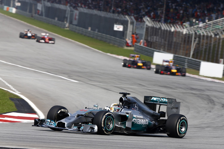 Mercedes weit voraus, dann Red Bull Racing, dann der Rest der Formel-1-Welt