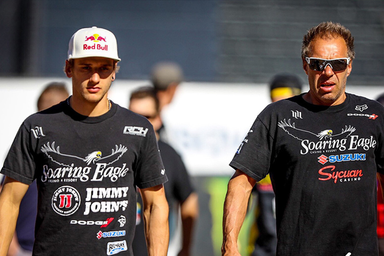 Ken Roczen beim «trackwalk» in San Diego mit Vater Heiko Klepka, der die Trainerrolle wieder übernommen hat