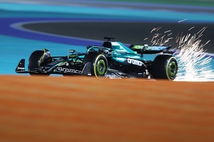 Die Fahrer lassen es in Katar so richtig krachen)