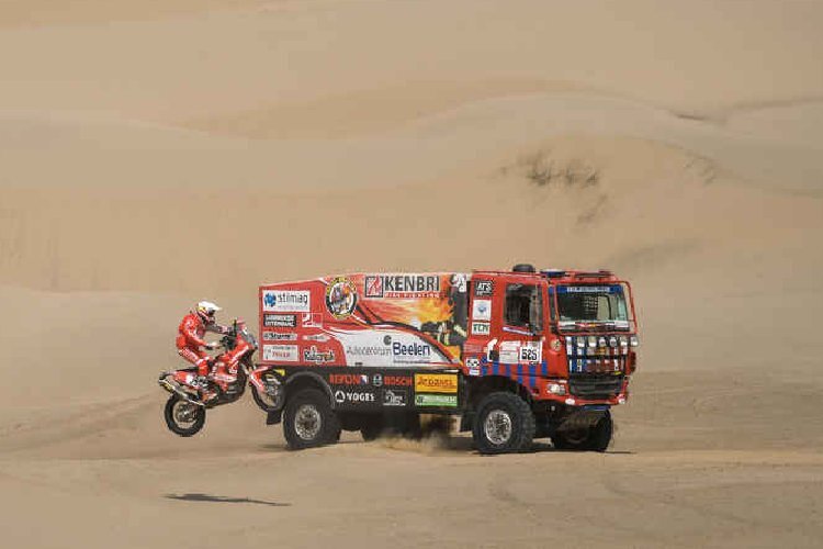 Der Feuerwehr-Truck wird vom Niederländer Richard de Groot gesteuert