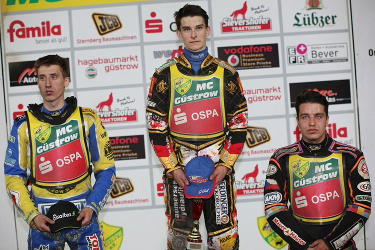 Sportlich hat Michael Härtel (Mitte) den Sieg in Güstrow verdient