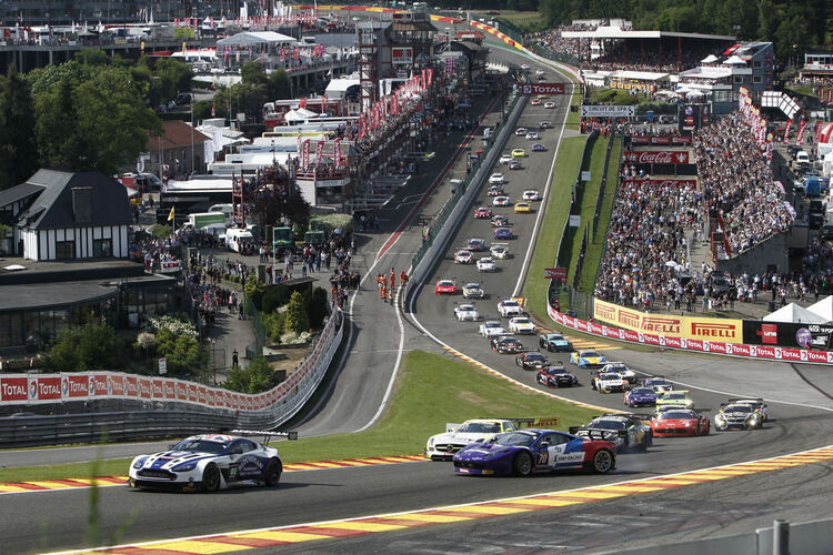 Start in Spa: Mücke führt, Pier Guidi dreht sich Weg