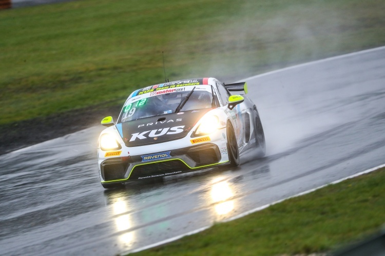 Der Porsche 718 Cayman GT4 vom Team75 Bernhard auf dem Lausitzring