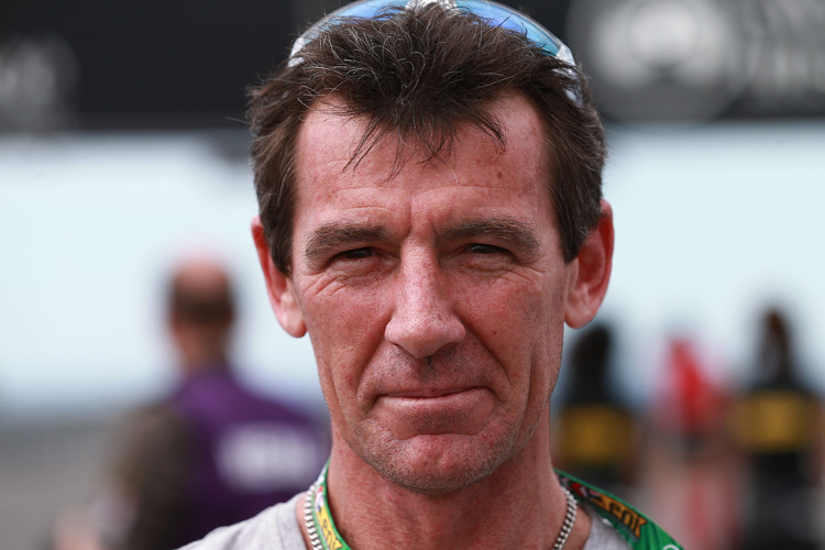 Troy Corser redet sich bezüglich JR Racing um Kopf und Kragen