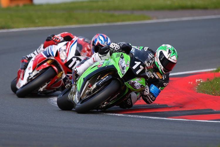 Ein Bild aus der frühen Rennphase: SRC-Kawasaki noch vor Honda Racing