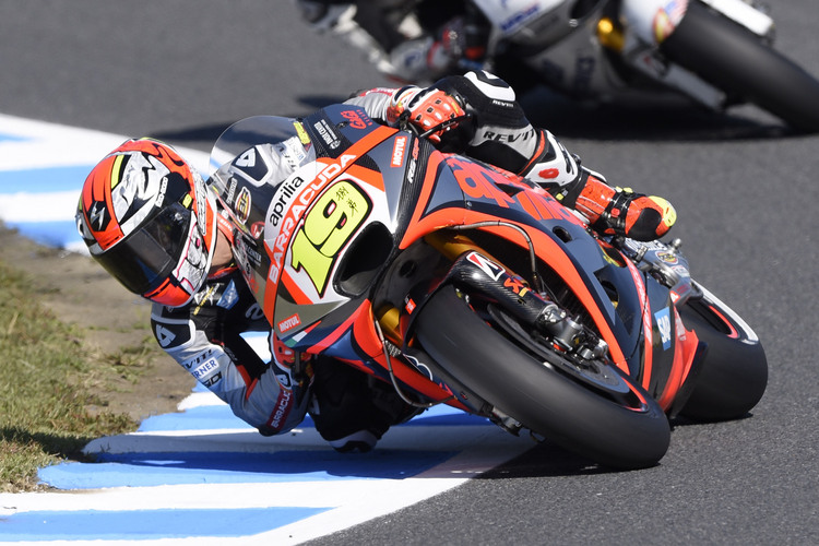 Alvaró Bautista auf der Werks-Aprilia in Japan