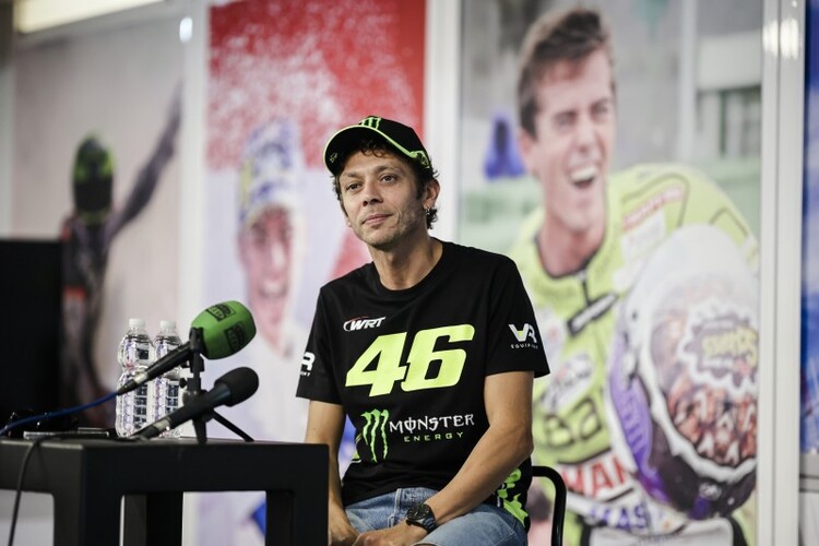 Valentino Rossi ist auch in Valencia sehr gefragt