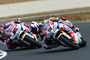 Sinnbild für Phillip Island: Leon Haslam vor Jonathan Rea