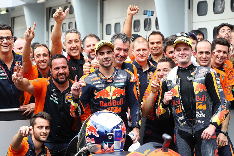 Miguel Oliveira und Brad Binder mit dem Team Red Bull KTM Ajo