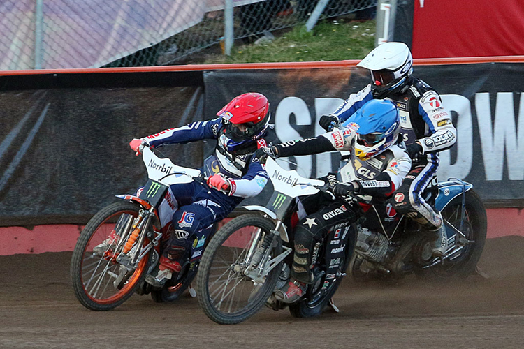 Emil Sayfutdinov (rot) gegen Janowski (blau) und Zagar