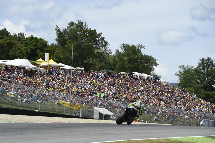 Begeisterte Fans in Mugello: Rossi fährt auf Platz 3