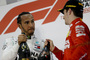 Lewis Hamilton mit Charles Leclerc in Bahrain