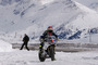 Stuntman Emilio Zamaro driftete mit der Ducati mit Barberas Startnummer 8