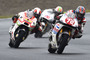 Im Rennen: HRC-Honda-Pilot Takumi Takahashi (72) vor Yonny Hernandez