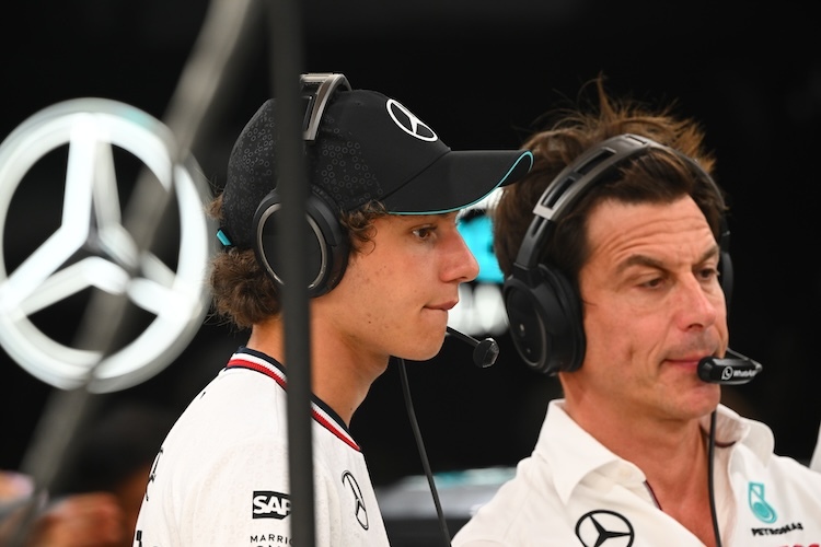 Mercedes-Teamchef Toto Wolff mit Kimi Antonelli