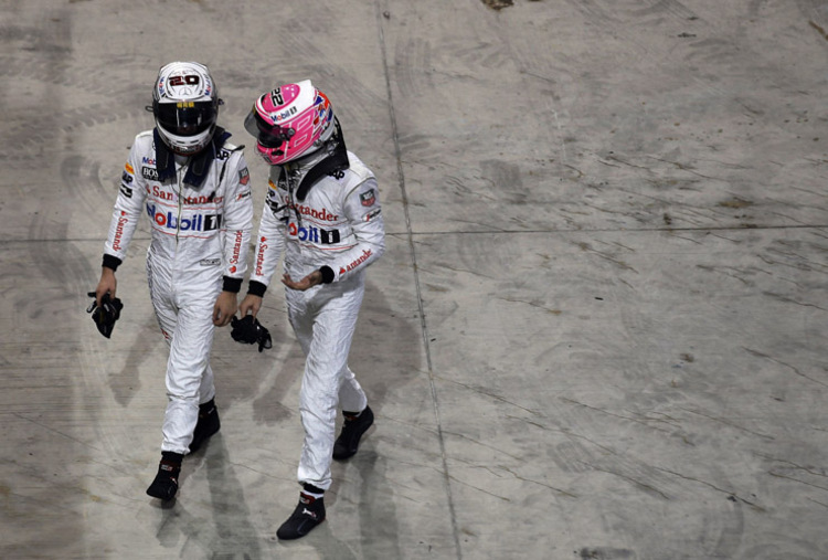 Wie geht es in der Formel 1 weiter? Die McLaren-Fahrer Kevin Magnussen und Jenson Button müssen sich bis Dezember gedulden
