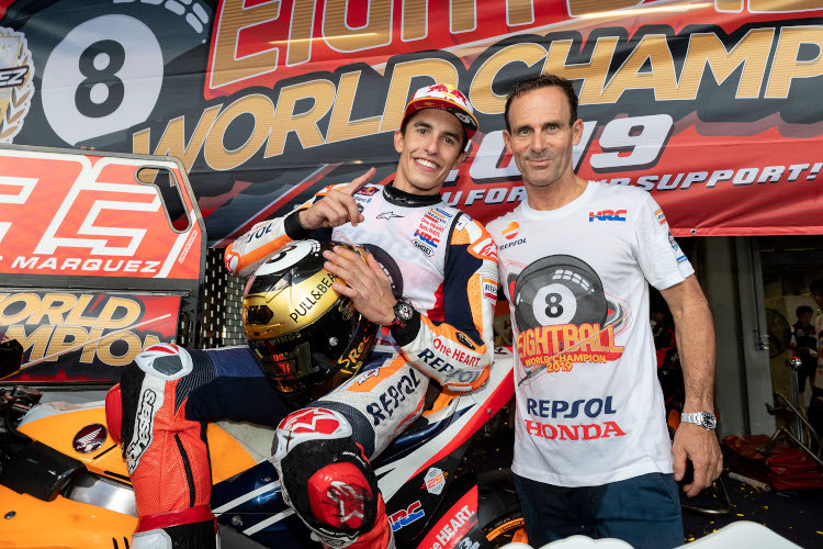 MotoGP-Weltmeister Marc Márquez feierte mit seinem Teammanager Alberto Puig
