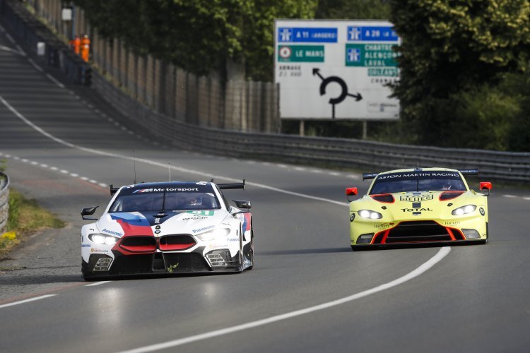 Neuwagen in Le Mans: Der BMW M8 GTE (li.) und der Aston Martin Vantage AMR