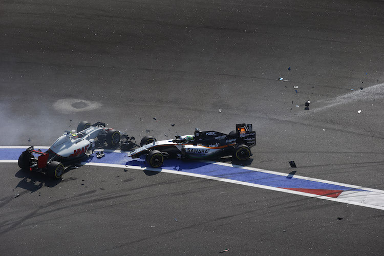 Nico Hülkenberg (rechts) nach Kollision mit Esteban Gutiérrez in Sotschi