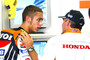 2003: Doohan (rechts) unterstützte Rossi während seiner Anfangsphase in der Königsklasse