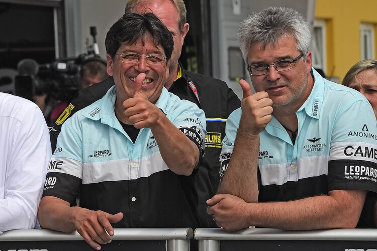Die Teamteilhaber Stefan und Jochen Kiefer bejubelten in Sachsen den fünften Saisonsieg von Danny Kent