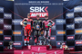 Podium von Lauf 2: Chaz Davies, Jonathan Rea und Eugene Laverty (v.l.)