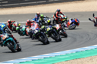Jerez, 1. Kurve: Miguel Oliveira wurde von Brad Binder torpediert, Bradley Smith musste abbremsen