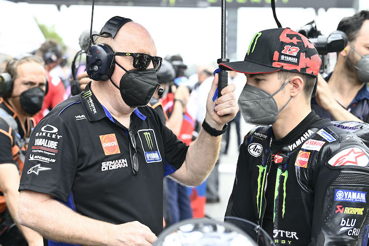 Maverick Viñales mit seinem neuen Crew-Chief Silvano Galbusera, der Esteban Garcias ersetzt hat