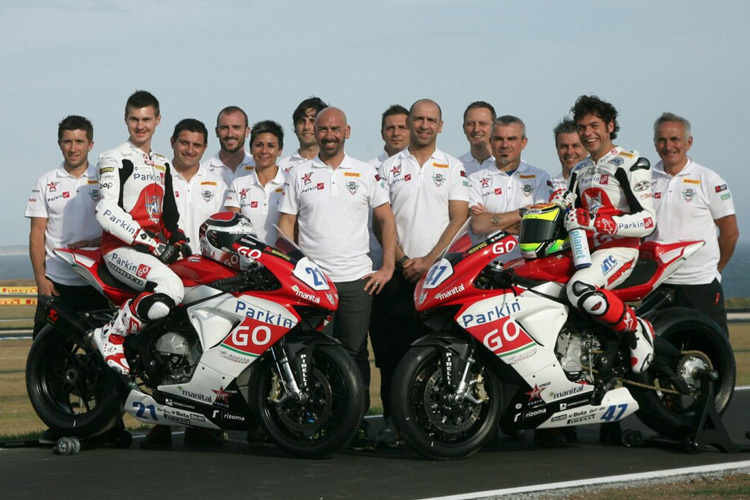 Giuliano Rovelli (Mitte) und sein ParkinGO-Team