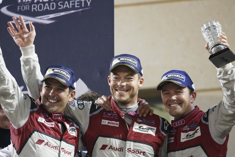 Platz zwei beim Finale in Bahrain für Marcel Fässler (re.) und seine Teamkollegen Benoît Tréluyer (li.) und André Lotterer