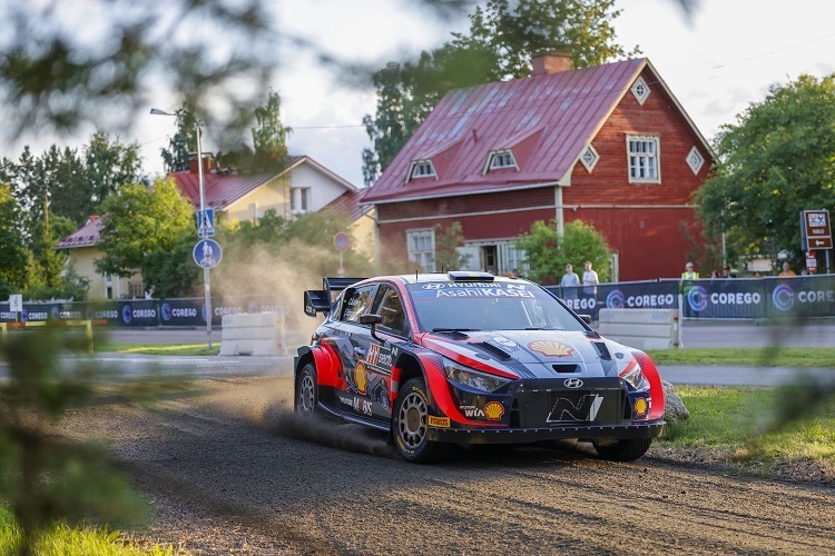 Für Oliver Solberg war die Rallye Finnland am Freitagmorgen früh beendet