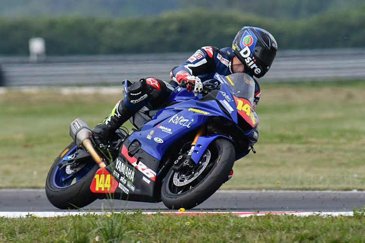 Sieger Gerold Gesslbauer auf seiner Yamaha YZF-R6