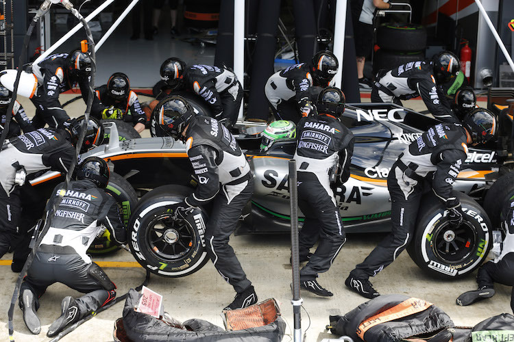 Nico Hülkenberg bei einem Boxenstopp in Silverstone