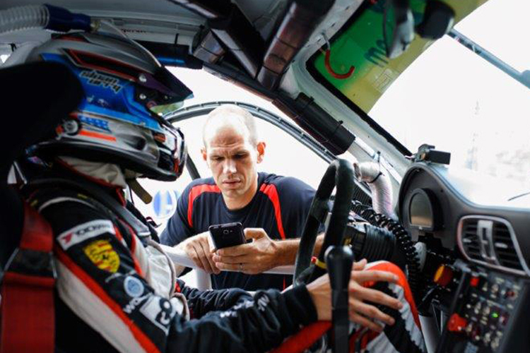 Tim Bergmeister ist zurück im Porsche-Cockpit
