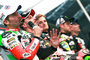 Max Biaggi zieht die gesamte Aufmerksamkeit auf sich
