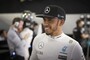 Lewis Hamilton lacht über seine Kritiker