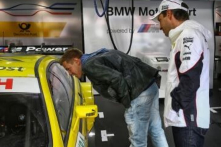 Sebastian Vettel inspiziert Glocks BMW