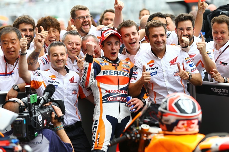 Große freude beim Honda-Team - Rennen 2, Sieg Nummer 2 für Marc Márquez