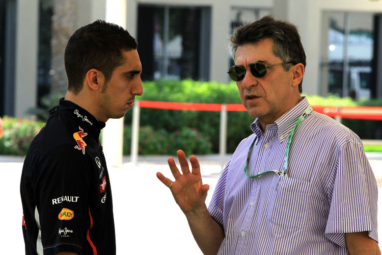 Julian Jakobi, der auch Red Bull-Edelreservist Sébastien Buemi vertritt, hilft Sergio Pérez bei der Cockpitsuche