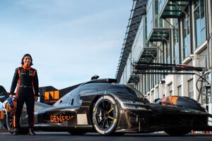 Jamie Chadwick und der Genesis GMR-001)