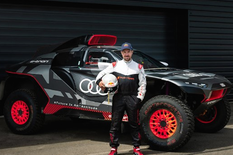 Ski-Star Marcel Hirscher durfte den Dakar-Audi RS Q e-tron testen