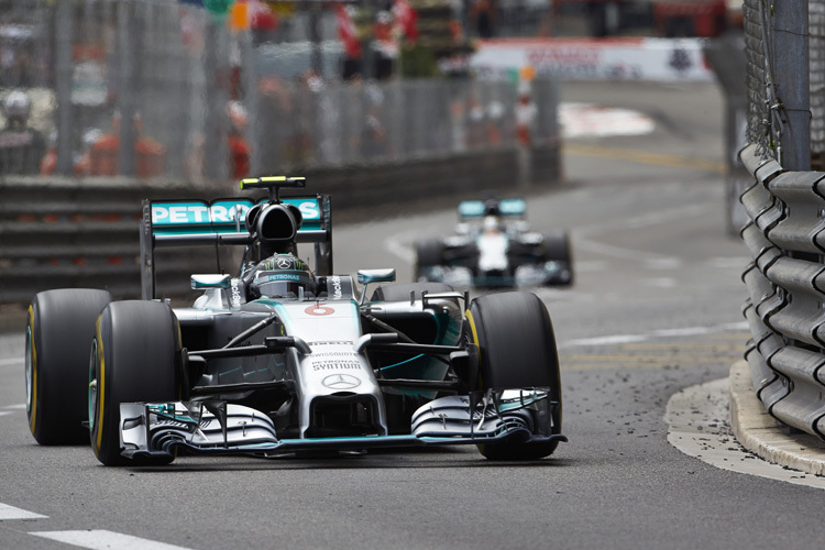 Nico Rosberg im Monaco-GP 2014 vor Lewis Hamilton