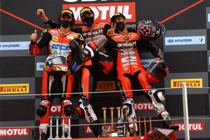 Ducati-Party auf dem Podium)