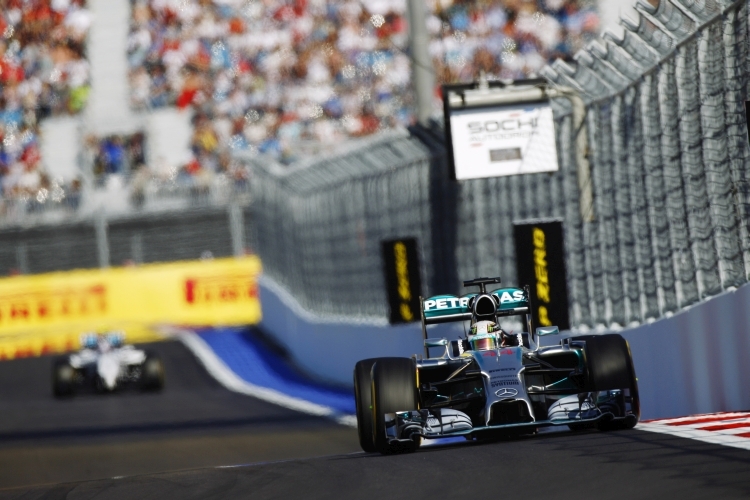 Lewis Hamilton vor Valtteri Bottas