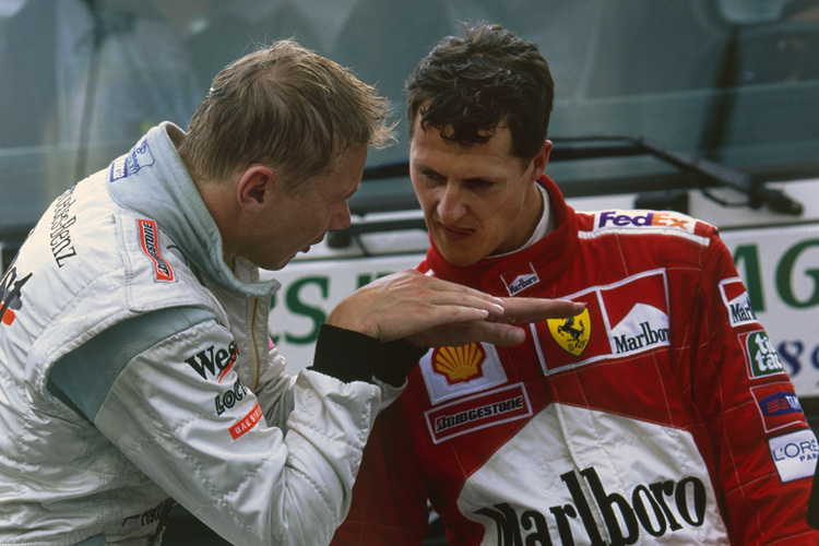 Gegner und Freunde: Mika Häkkinen und Michael Schumacher beim Belgien-GP 2000