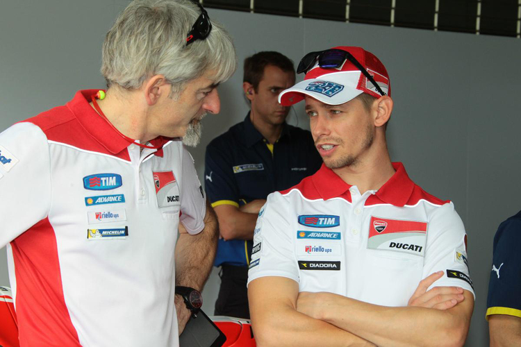 Ducati-Renndirektor Gigi Dall'Igna mit Casey Stoner in der Sepang-Box