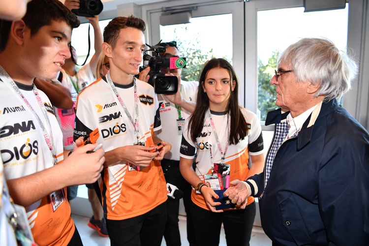 Bernie Ecclestone nahm sich Zeit für die «F1 in Schools»-Sieger