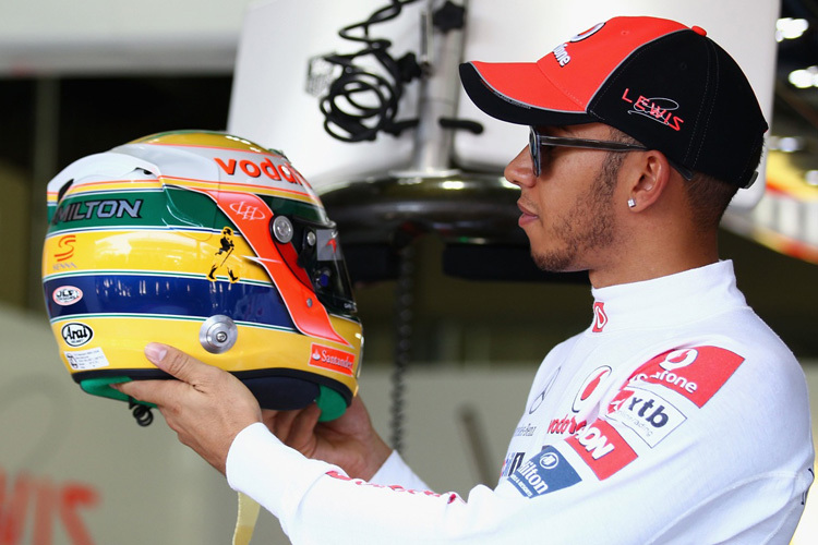 Lewis Hamilton mit den Helmfarben seines Idols, als er noch McLaren fuhr